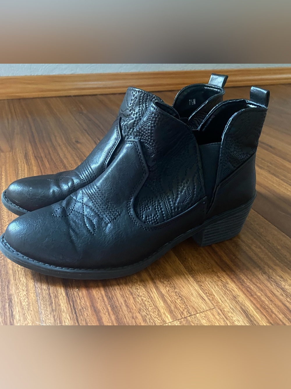 Easy Street short western cowgirl style ankle boots